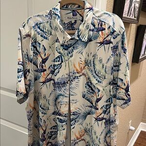 Tommy Bahama Men's Blue and creamTropical Shirt